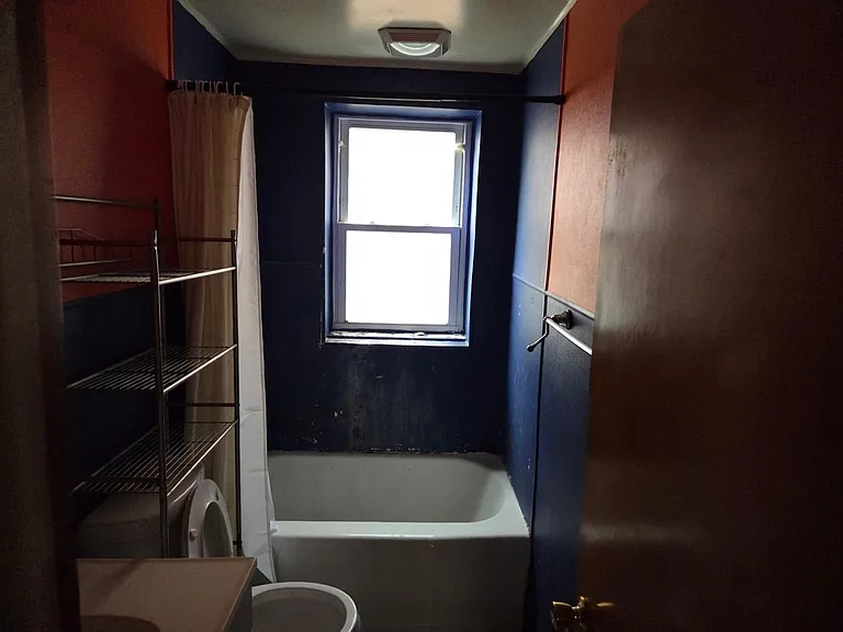 811 N Townsend St — Photo 3