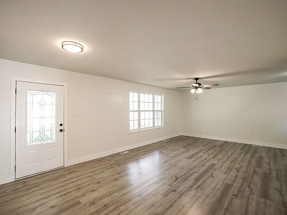 3rd image of 703 Greenwich Dr