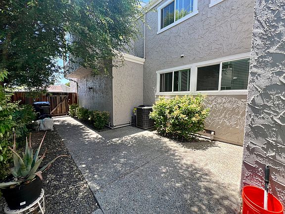 5th image of 1115 Kelez Dr #2