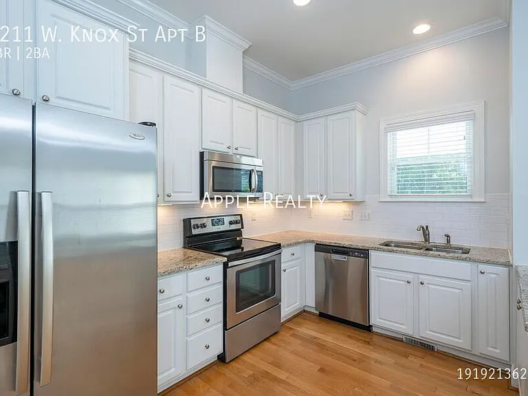 2211 W Knox St #B — Photo 4