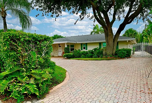 129 Alhambra Pl Photo 1