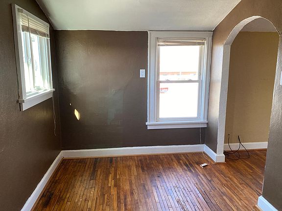 4th image of 114 E Lincoln Way