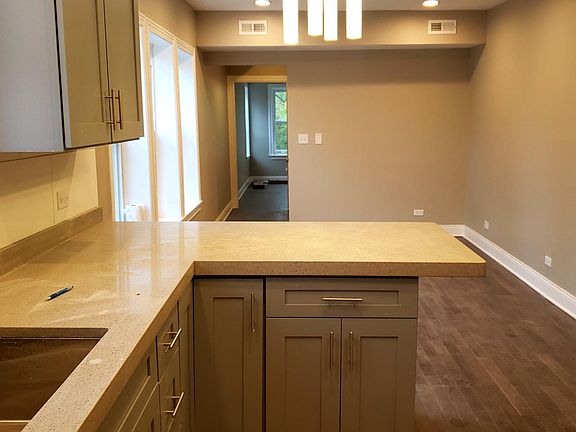 5th image of 1326 Darrow Ave #1