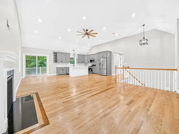 6 McHugh Ave, Billerica, MA 01821