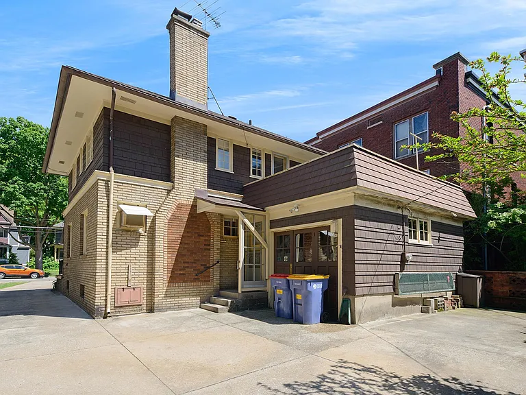 349 College Ave SE — Photo 2