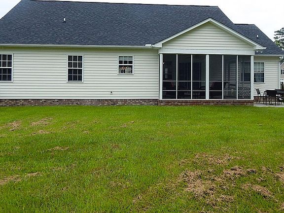 3rd image of 105 Croatan Woods Dr