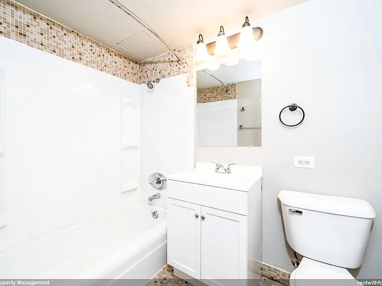 835 Merritt Ave — Photo 8