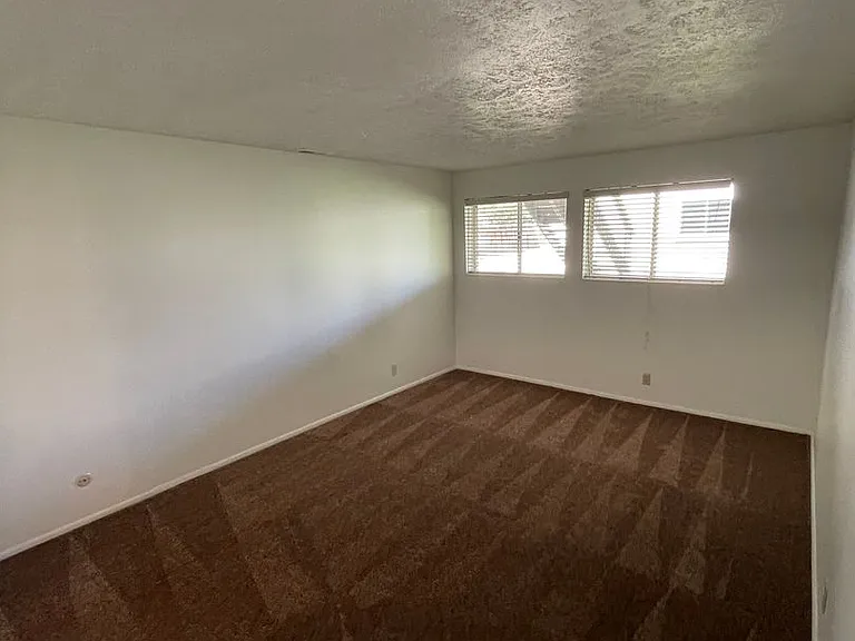 1893 E Jeremy Ct — Photo 25