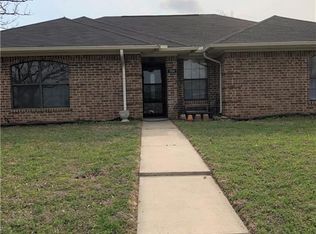 704 Crestridge Ct, Decatur, TX 76234