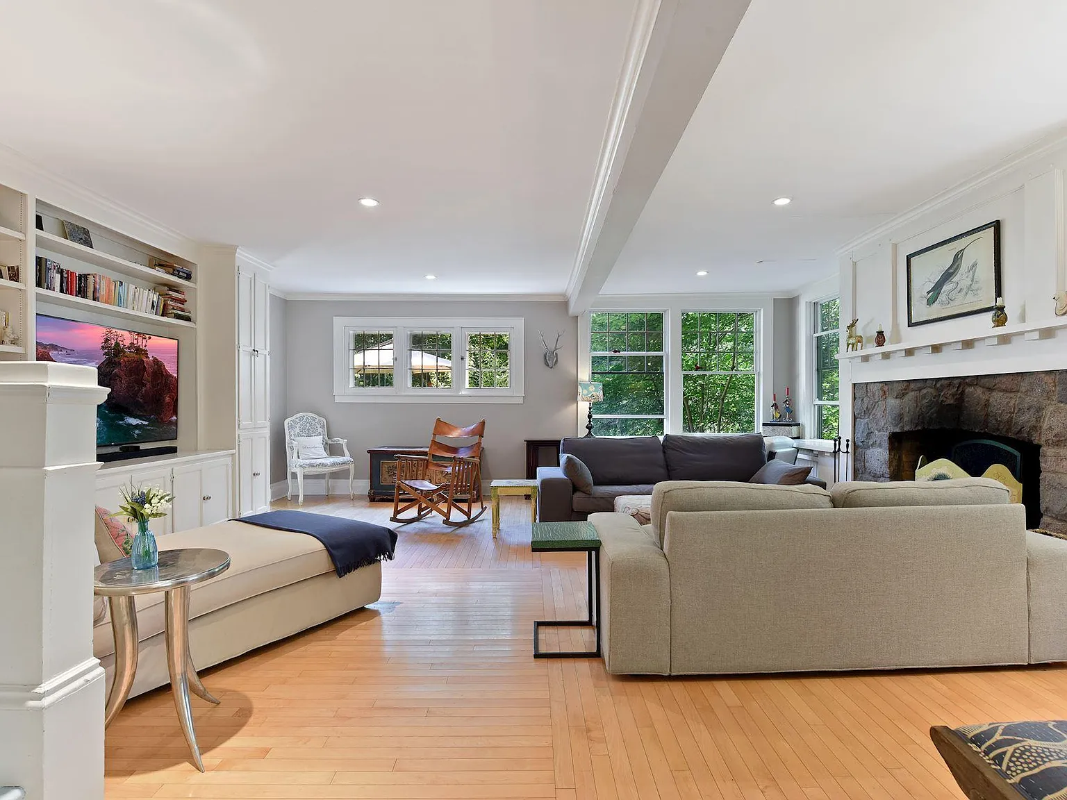 4 bed, 3.0 bath, 4135 sqft, $4,500 — Photo 2
