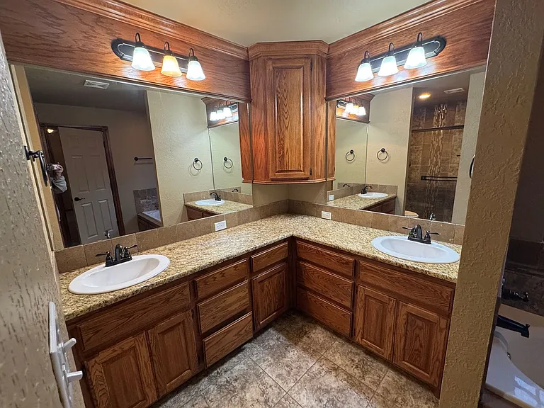 1517 NE Stonehouse Dr — Photo 20