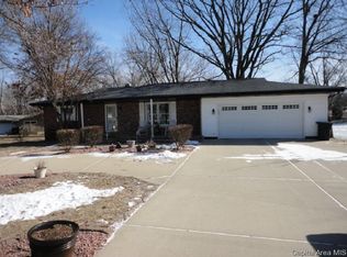 8 Westhaven Ct, Taylorville, IL 62568