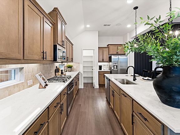 29-3707 Maize Ave-12