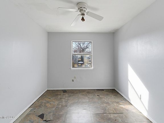 3rd image of 101 Hardwood Ct