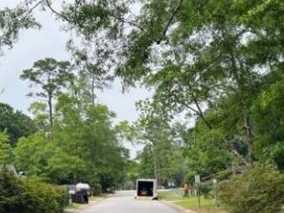 Exterior Neighborhood (street photo)