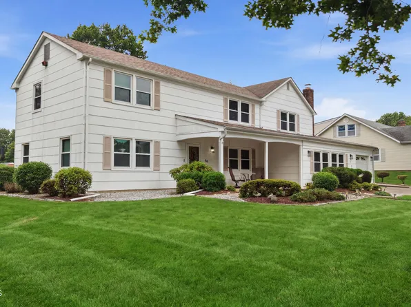 22 River Drive, Marlboro, NJ 07746