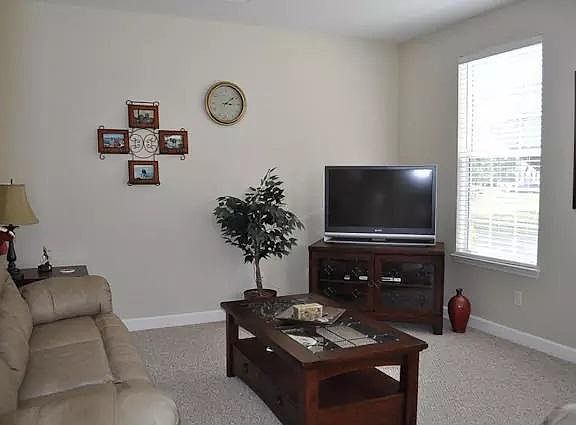 4th image of 4230 Avon Park Cir #1