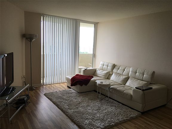 5th image of 19501 W Country Club Dr APT 1906