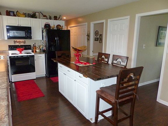 2nd image of 1201 Hampshire Dr