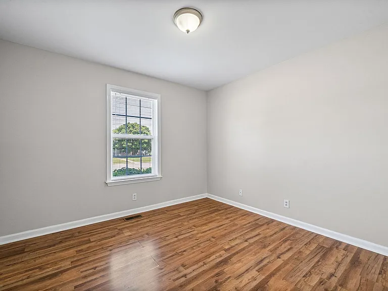 3865 Roscommon Way — Photo 17