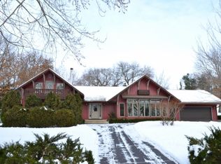 W11086 Lake Point Dr, Lodi, WI 53555
