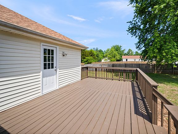 4th image of 593 Oak Valley Dr