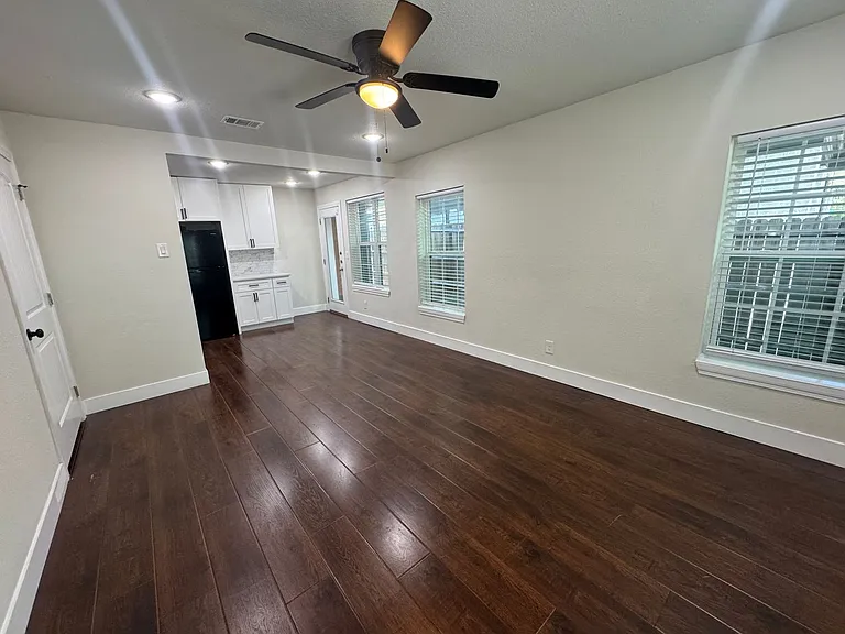 213 N Hampton Rd — Photo 24