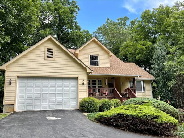 210 Coachmans Ct, Asheville, NC 28803