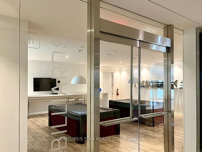 1 Bloor St E #4407 — Photo 22