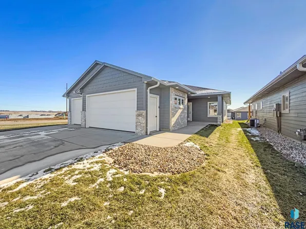 2413 E Tinley St, Brandon, SD 57005