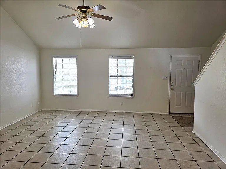 1600 Hollow Tree Blvd — Photo 2