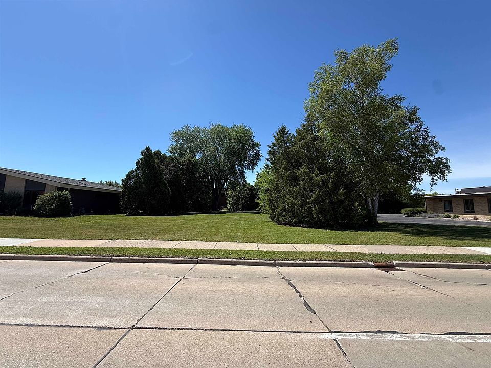2nd image of 817 Witzel Ave