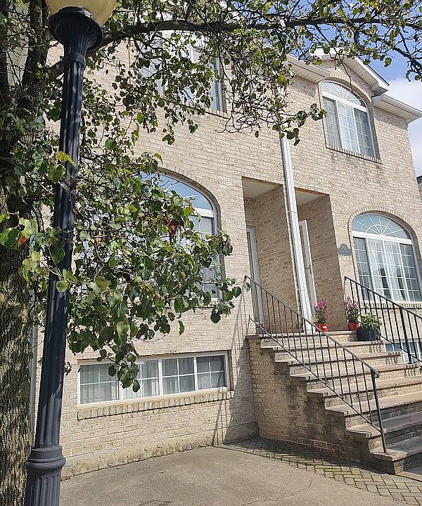 1st image of 170 Camden Ave