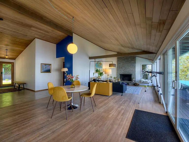 10835 Point Vashon Dr SW — Photo 5