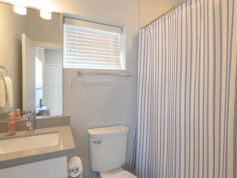 1274 N Post Oak Rd #B — Photo 12