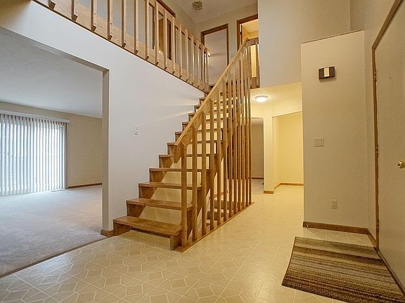 3rd image of 80 Vista Ct