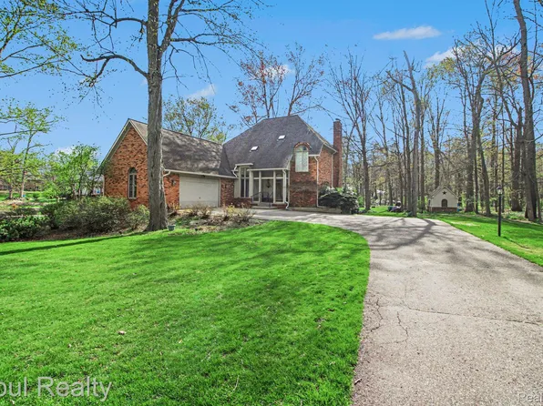 3575 Clark Cir, Commerce Township, MI 48382