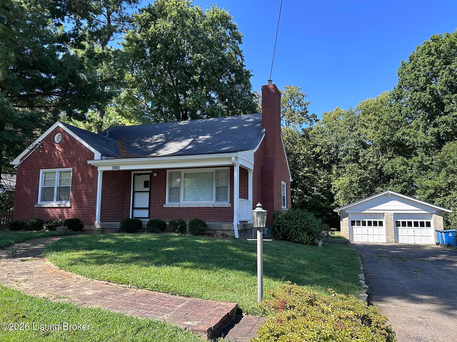 3 bed, 2.0 bath, 1768 sqft, $2,400 — Photo 2