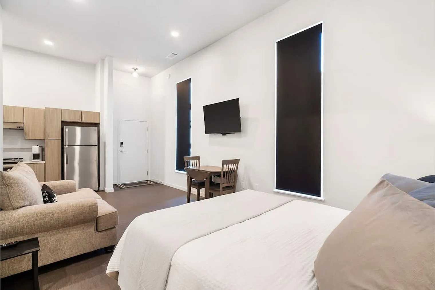 1 bed, 1.0 bath, 699 sqft, $3,508 — Photo 2