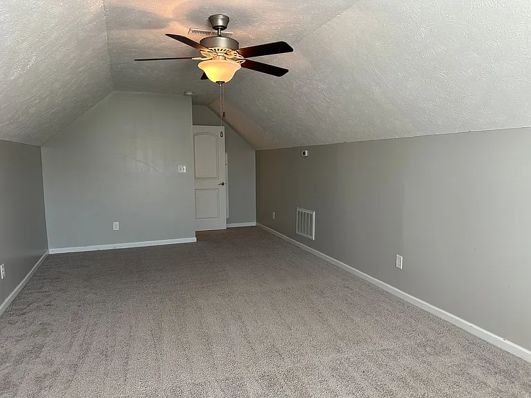 498 New Castle — Photo 32
