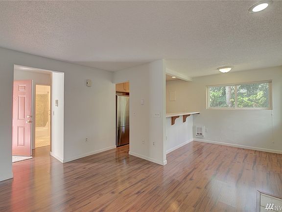 5th image of 3005 127th Pl SE APT B11
