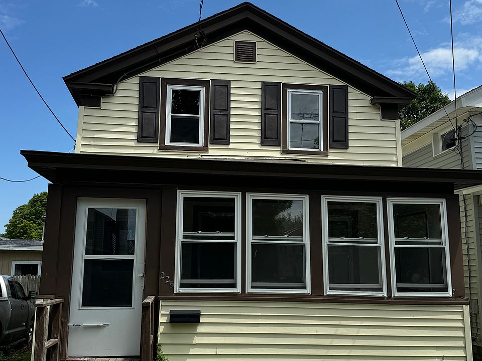 1st image of 225 W 4th St
