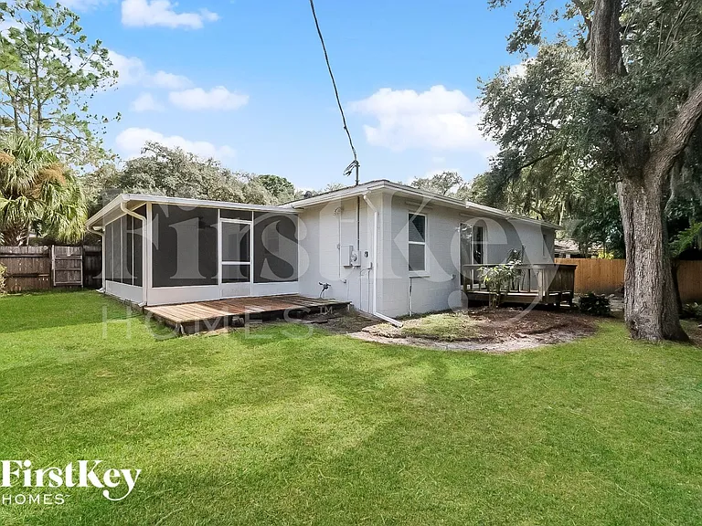 2210 Boxwood Way — Photo 15