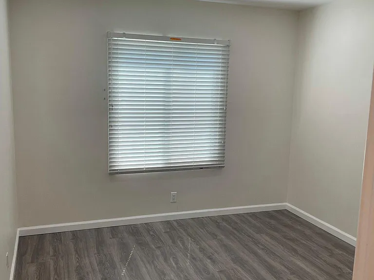 22602 Victory Blvd — Photo 8