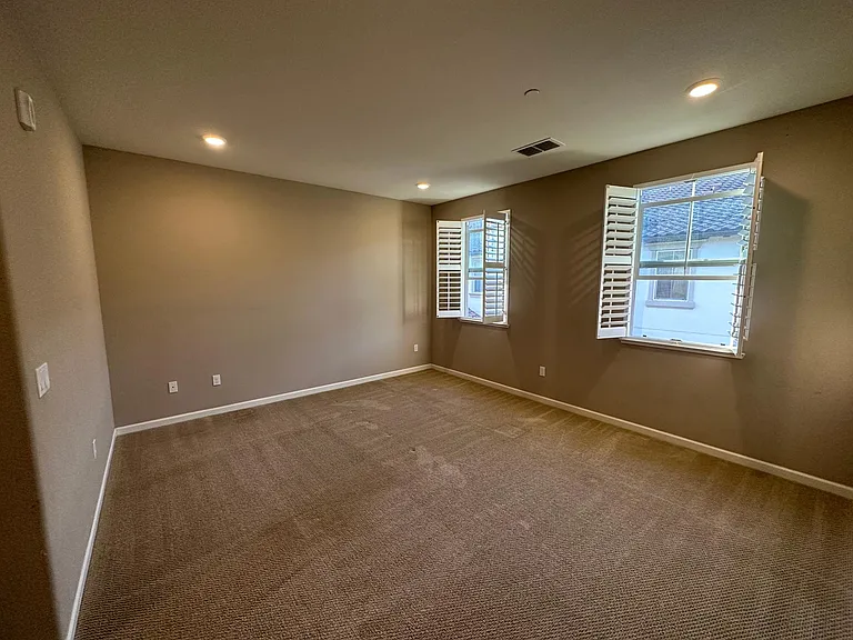 672 Barcelona Loop — Photo 9