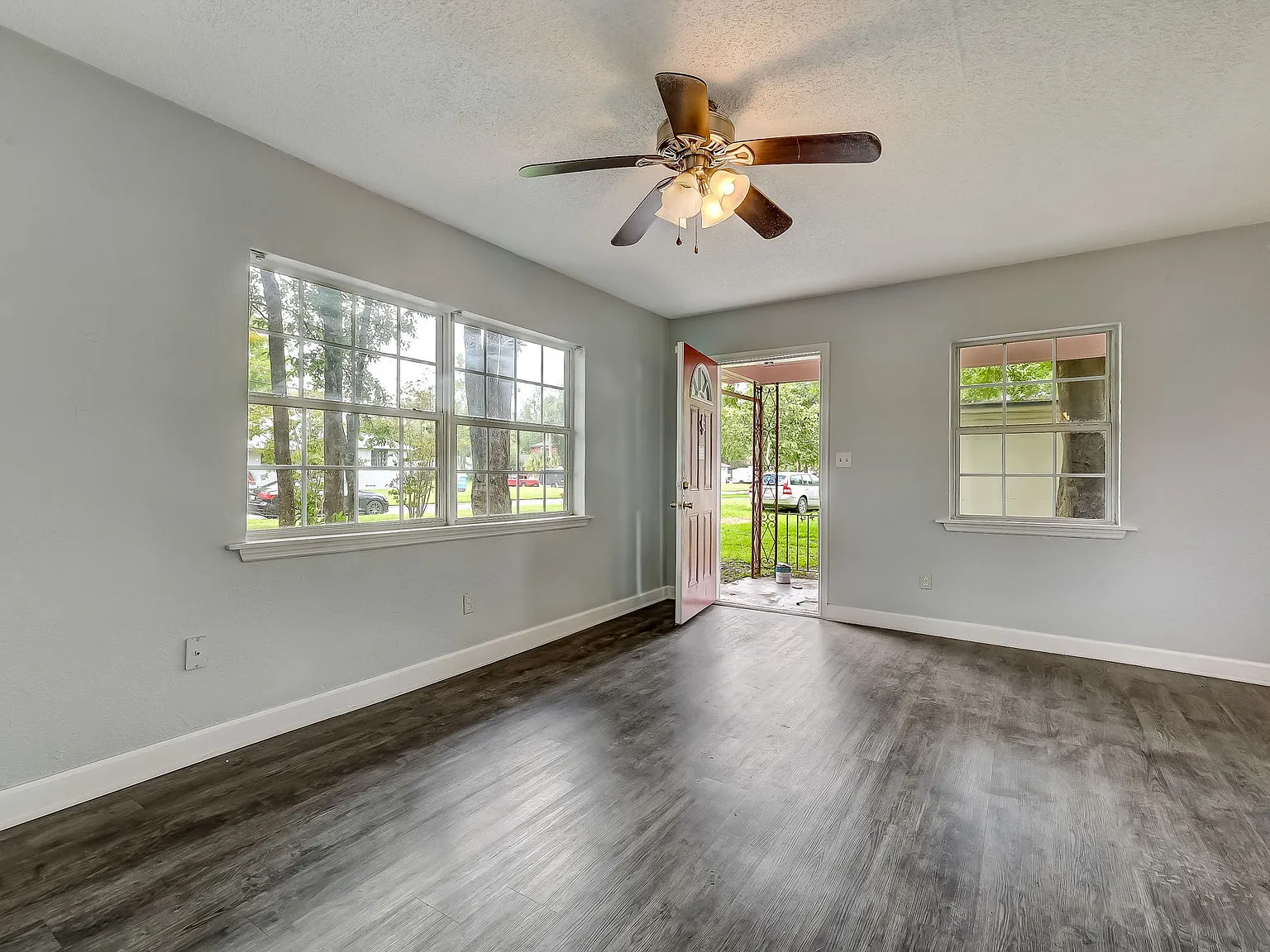 979 Mikael Avenue Jacksonville, FL 3220 — Photo 3