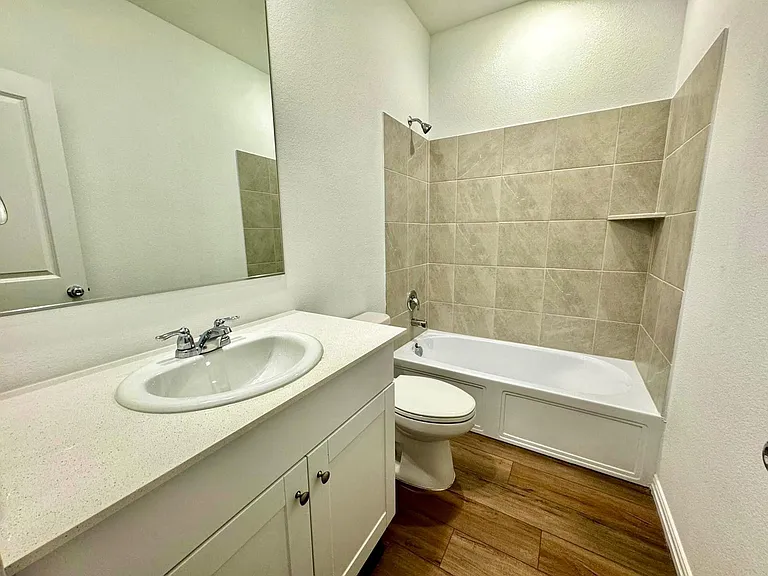1012 Longleaf Ln — Photo 9