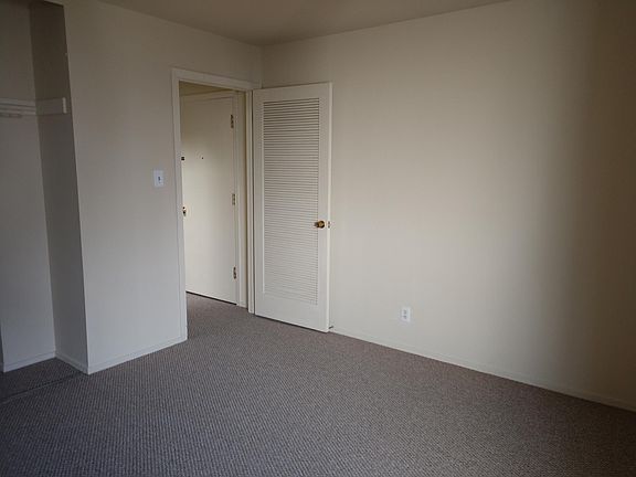 4th image of 454 9th Ave #4