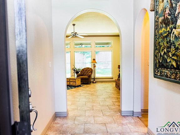2nd image of 139 Labrador Ln