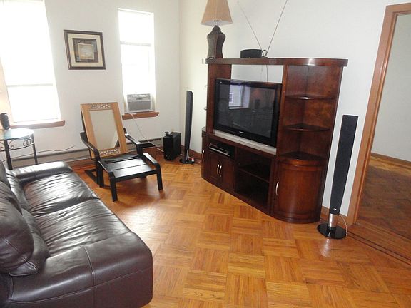 Flat scr/tv with unit
